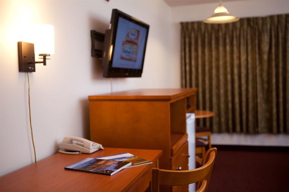 Maverick Motor Inn And Waterslide Kamloops Extérieur photo