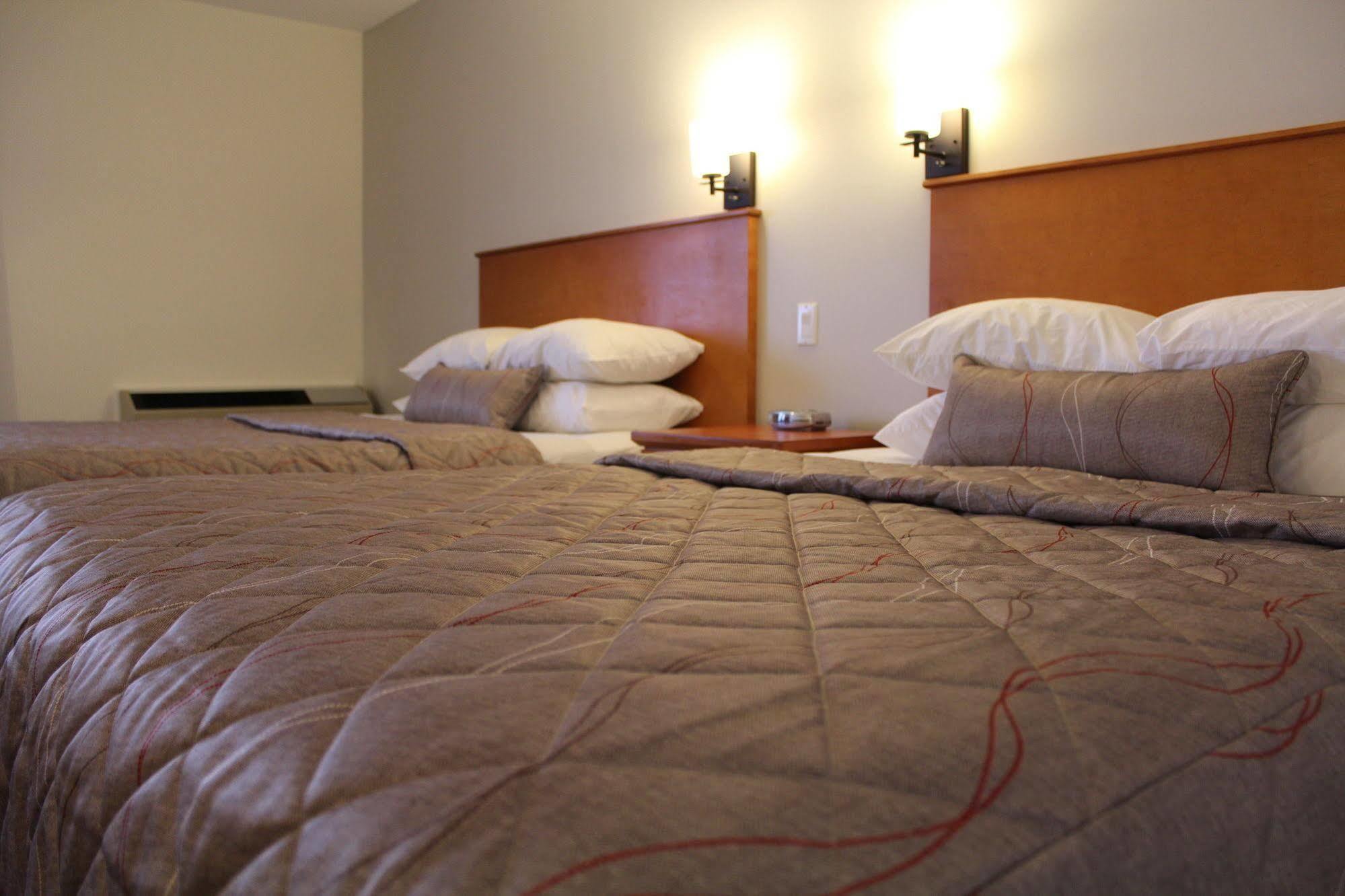 Maverick Motor Inn And Waterslide Kamloops Extérieur photo