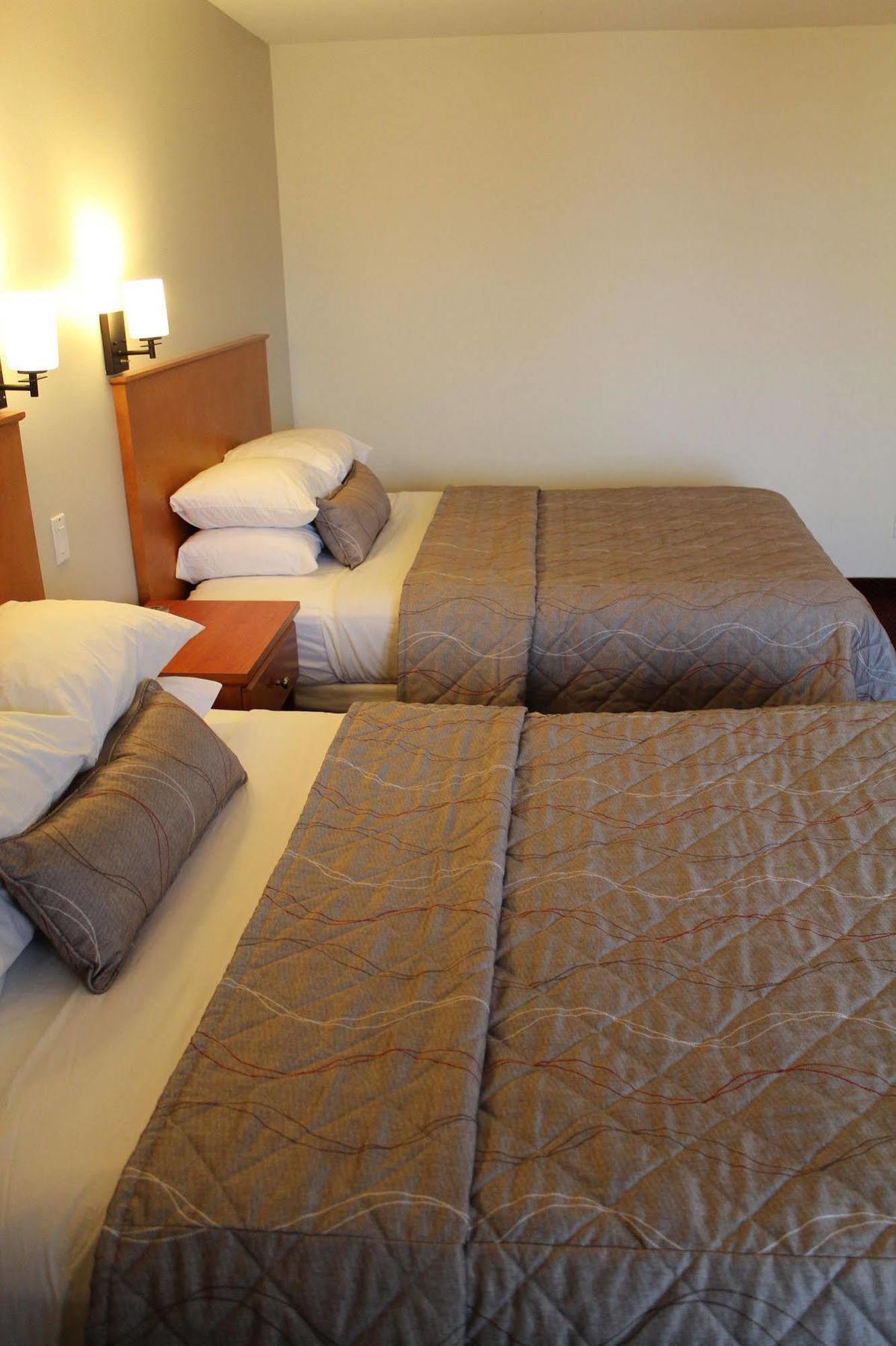 Maverick Motor Inn And Waterslide Kamloops Extérieur photo