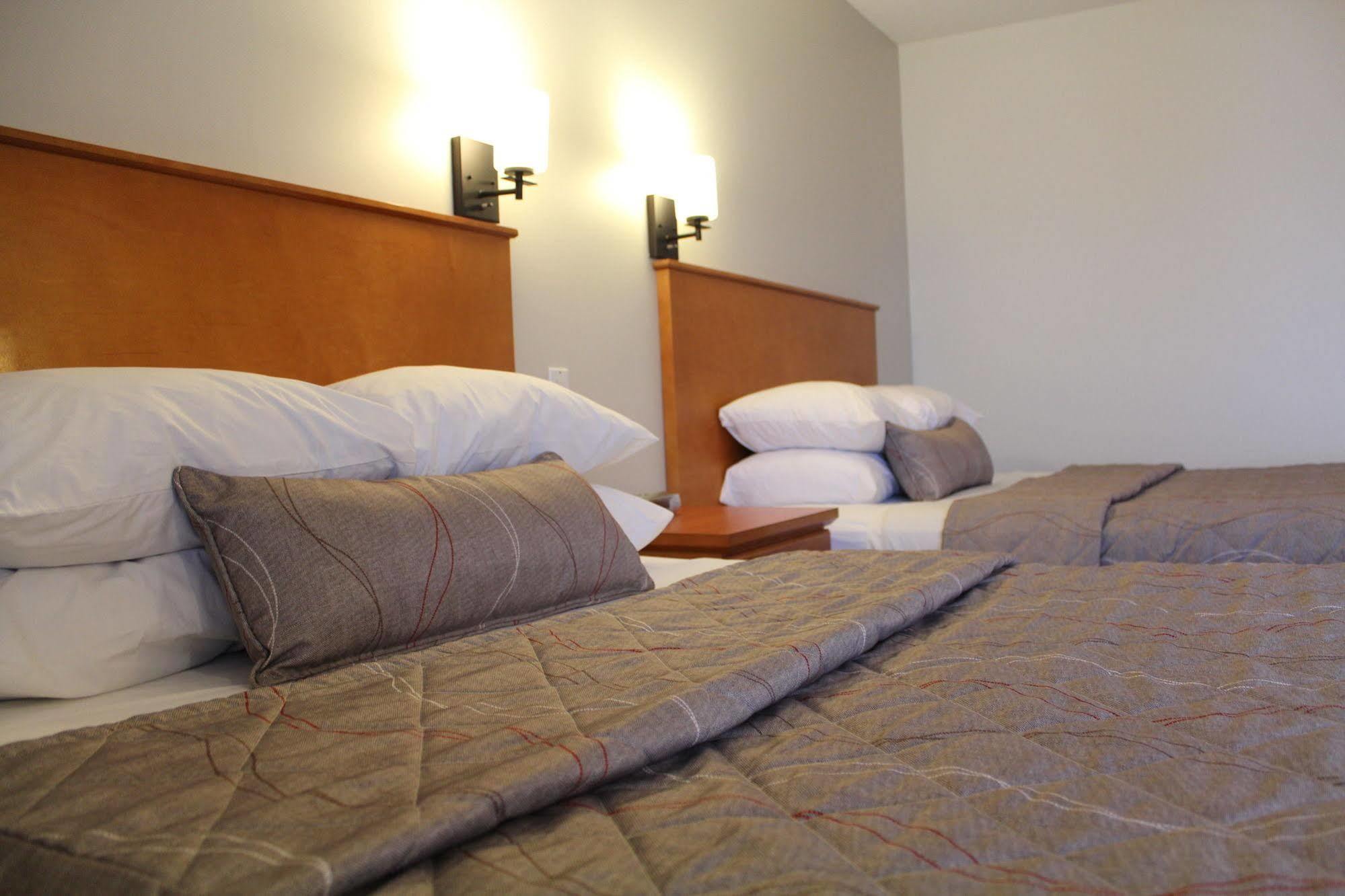 Maverick Motor Inn And Waterslide Kamloops Extérieur photo