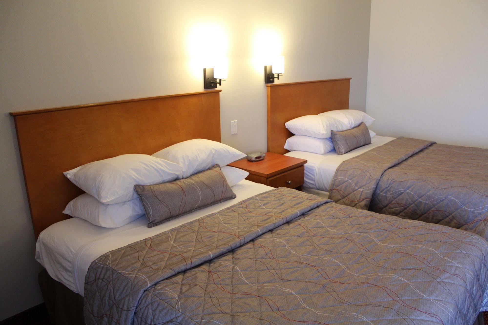 Maverick Motor Inn And Waterslide Kamloops Extérieur photo