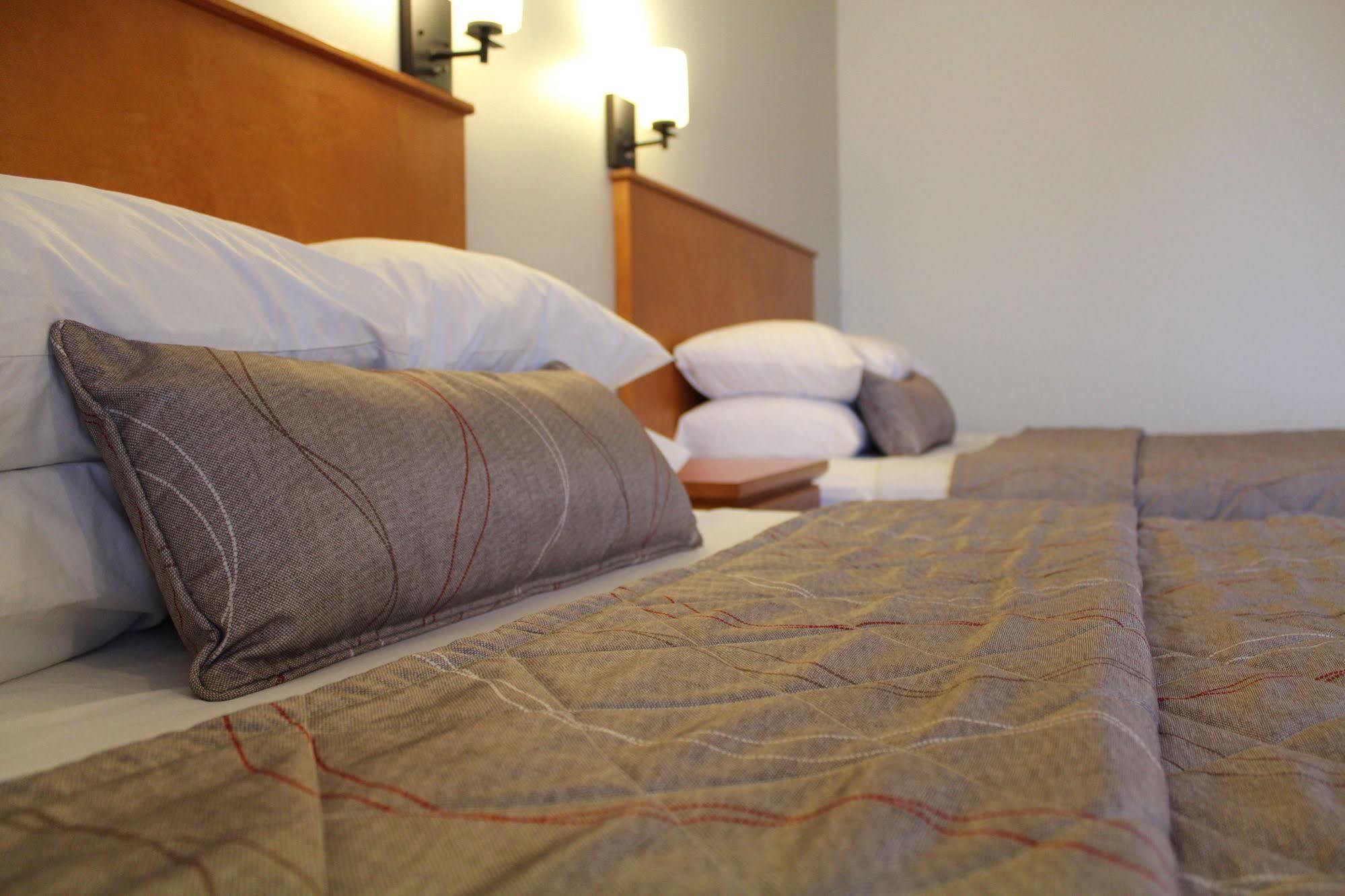 Maverick Motor Inn And Waterslide Kamloops Extérieur photo
